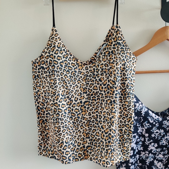 2× Cami padded stretchable tops Size M - Picture 9 of 10